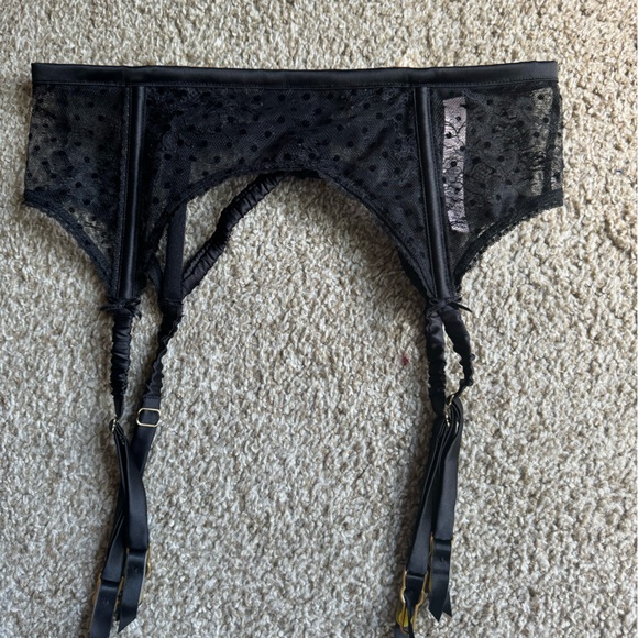 Set of 3 Victoria’s Secret garter belts size xs/s - Picture 10 of 10